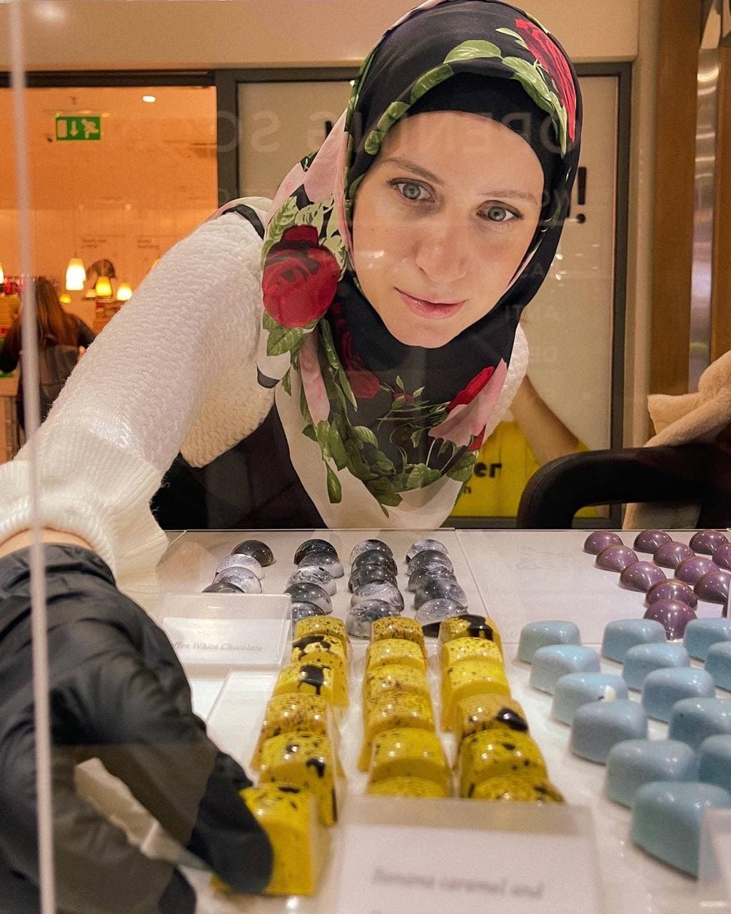 Live Zoom Class (Arabic): Chocolate Tempering & Mould Colouring for Beginners